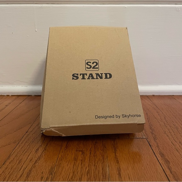 BNIB Adjustable Lamicall Phone and Tablet Stand (5-13 inch) - Silver - Picture 8 of 13